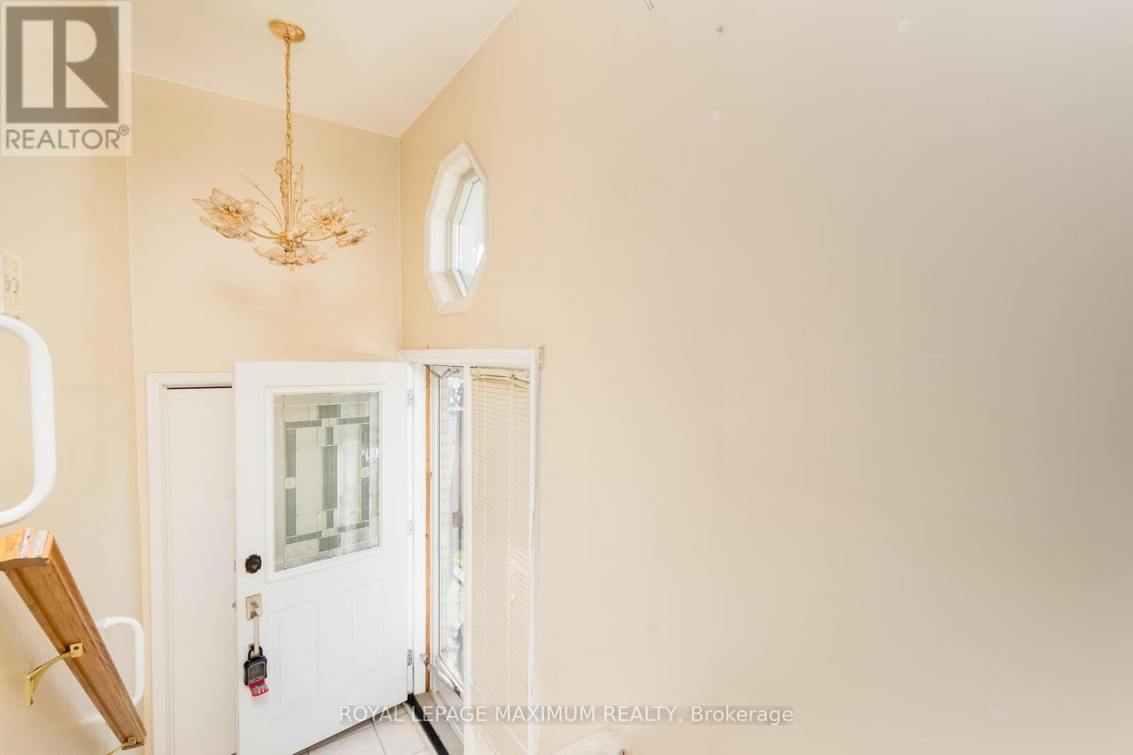 












44 FALLINGDALE CRESCENT

,
Toronto,




Ontario
M3J1C5

