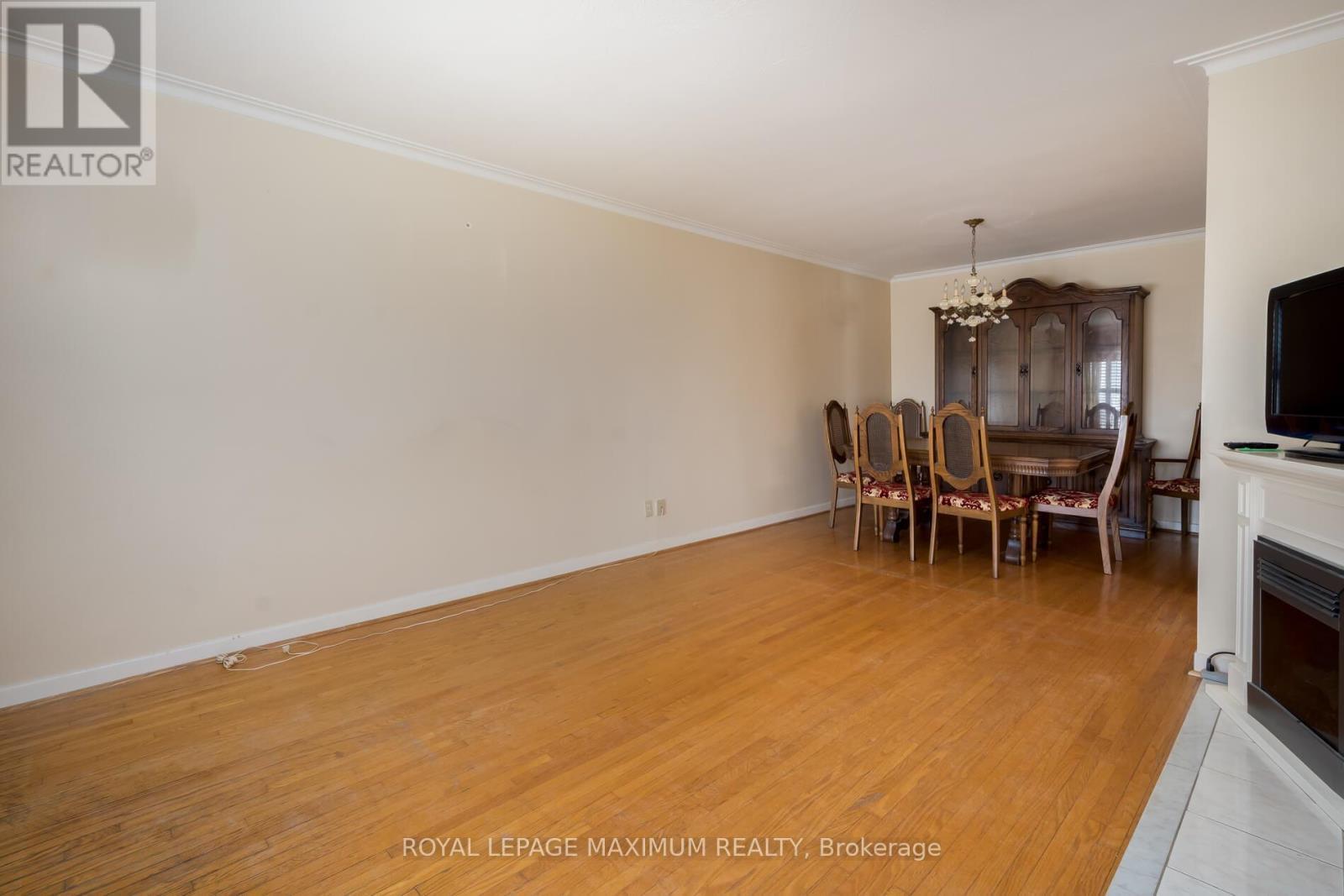 












44 FALLINGDALE CRESCENT

,
Toronto,




Ontario
M3J1C5

