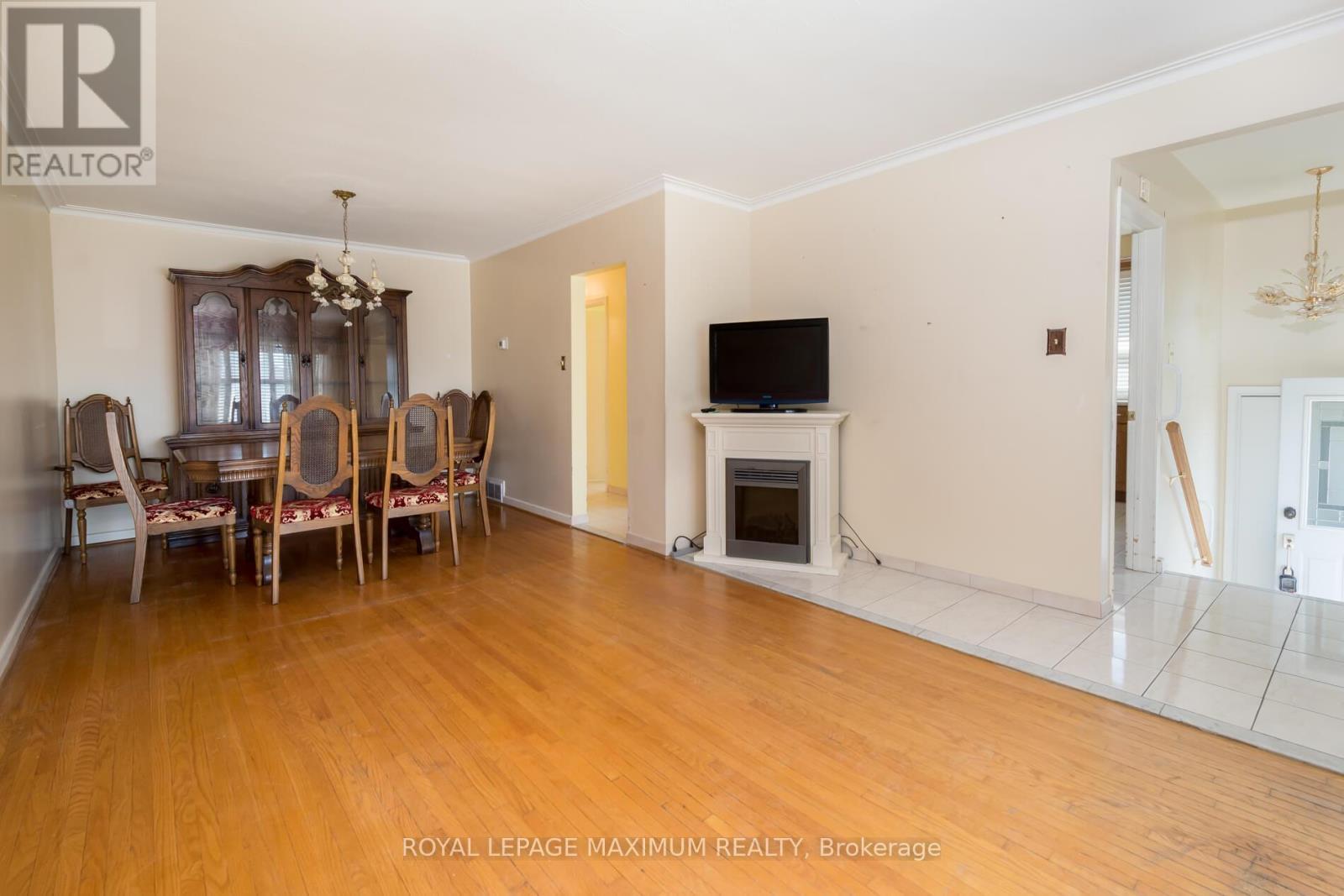 












44 FALLINGDALE CRESCENT

,
Toronto,




Ontario
M3J1C5

