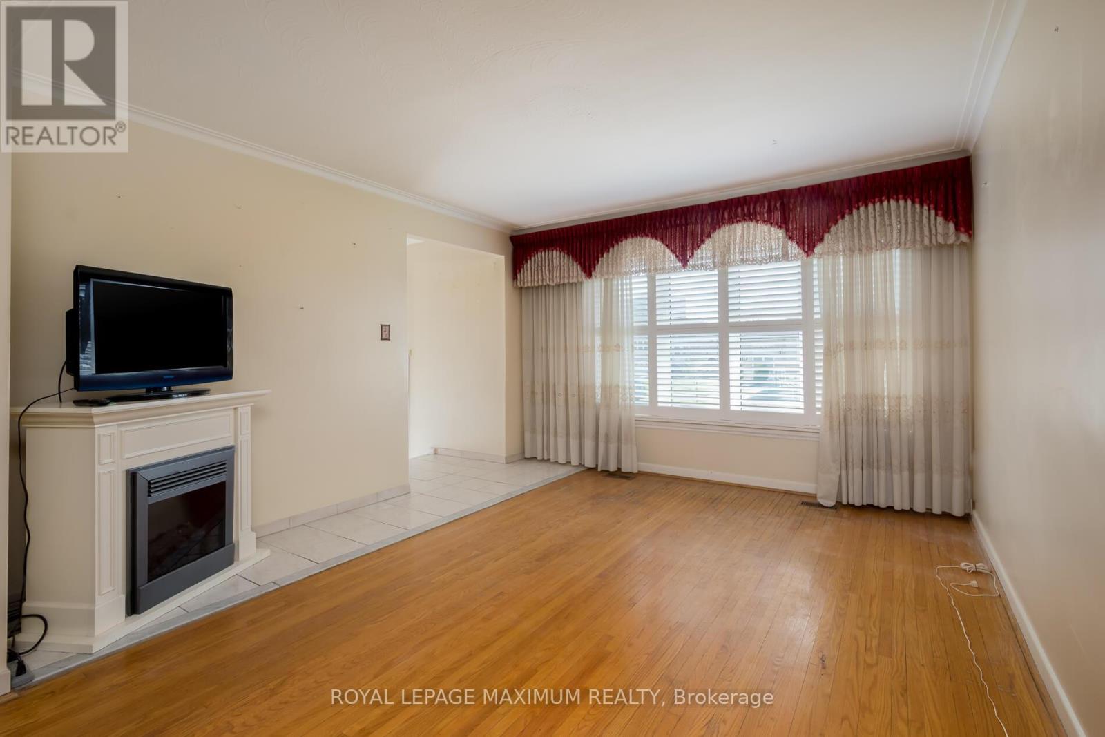 












44 FALLINGDALE CRESCENT

,
Toronto,




Ontario
M3J1C5

