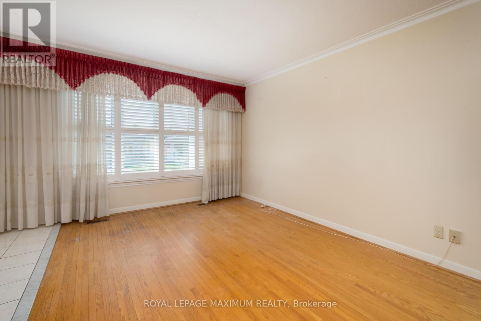 












44 FALLINGDALE CRESCENT

,
Toronto,




Ontario
M3J1C5

