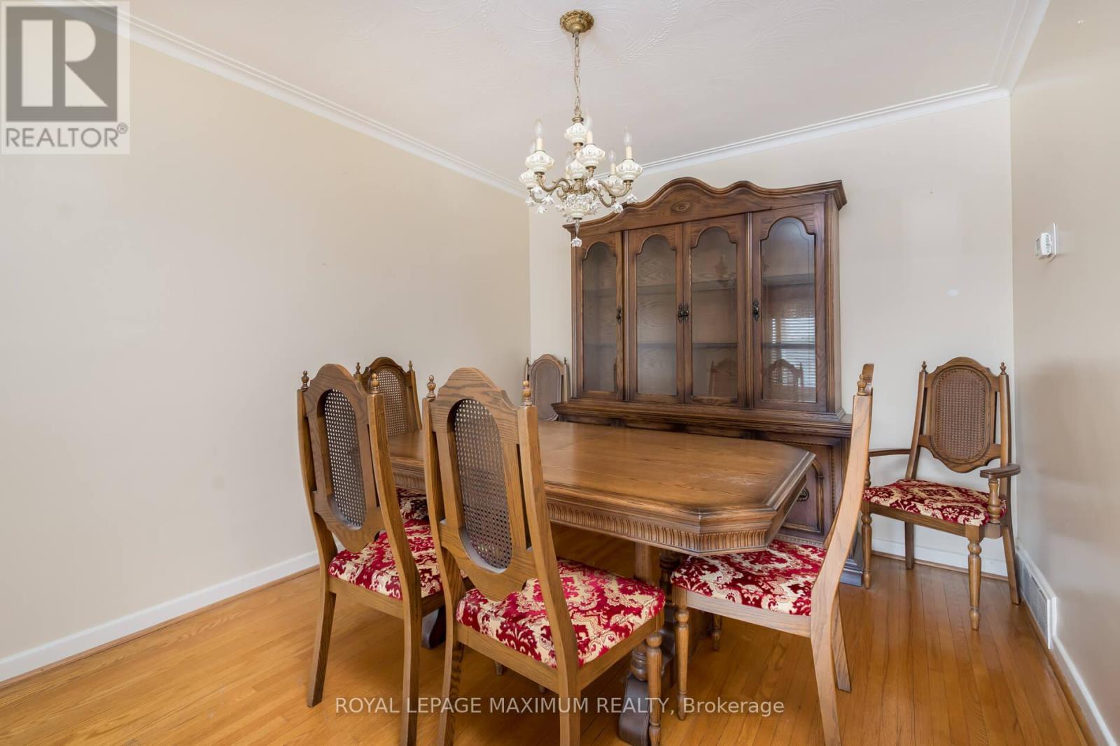 












44 FALLINGDALE CRESCENT

,
Toronto,




Ontario
M3J1C5

