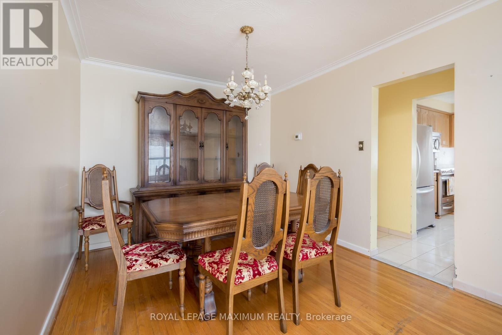 












44 FALLINGDALE CRESCENT

,
Toronto,




Ontario
M3J1C5

