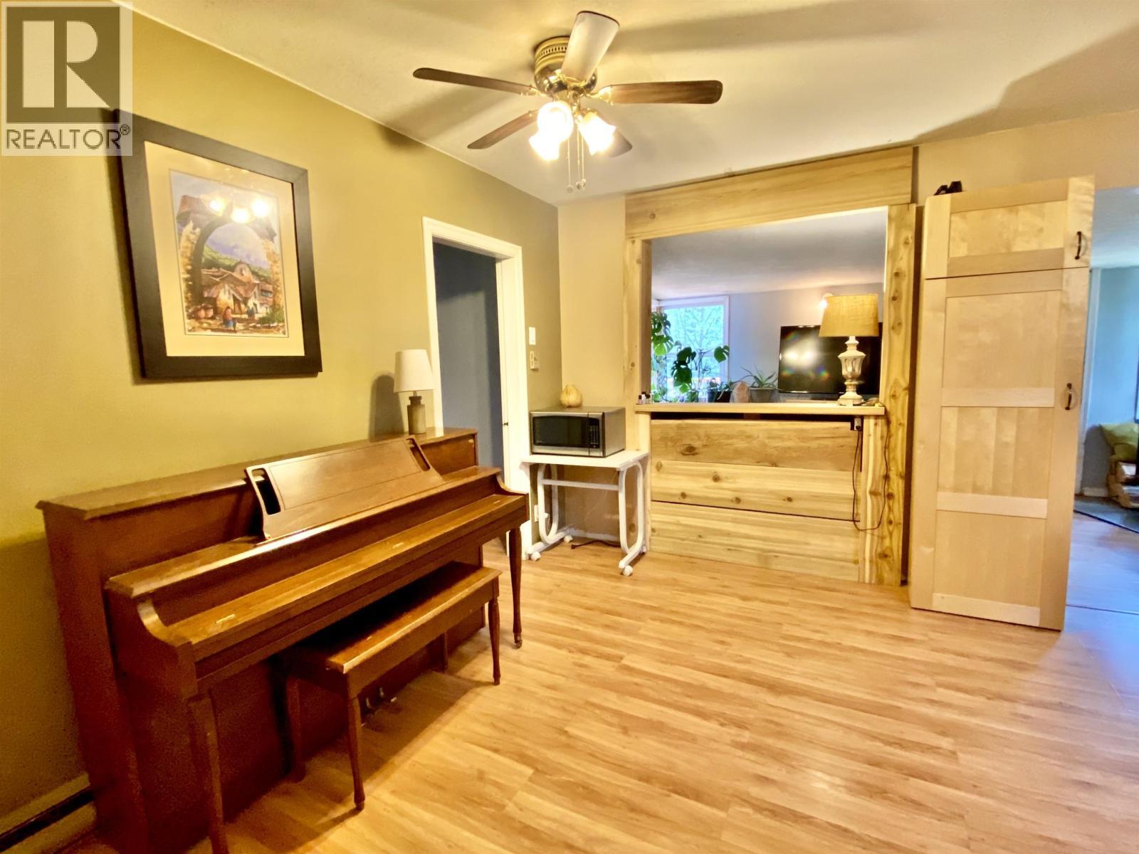 












1010 MAIN STREET

,
Valemount,




British Columbia
V0E2Z0

