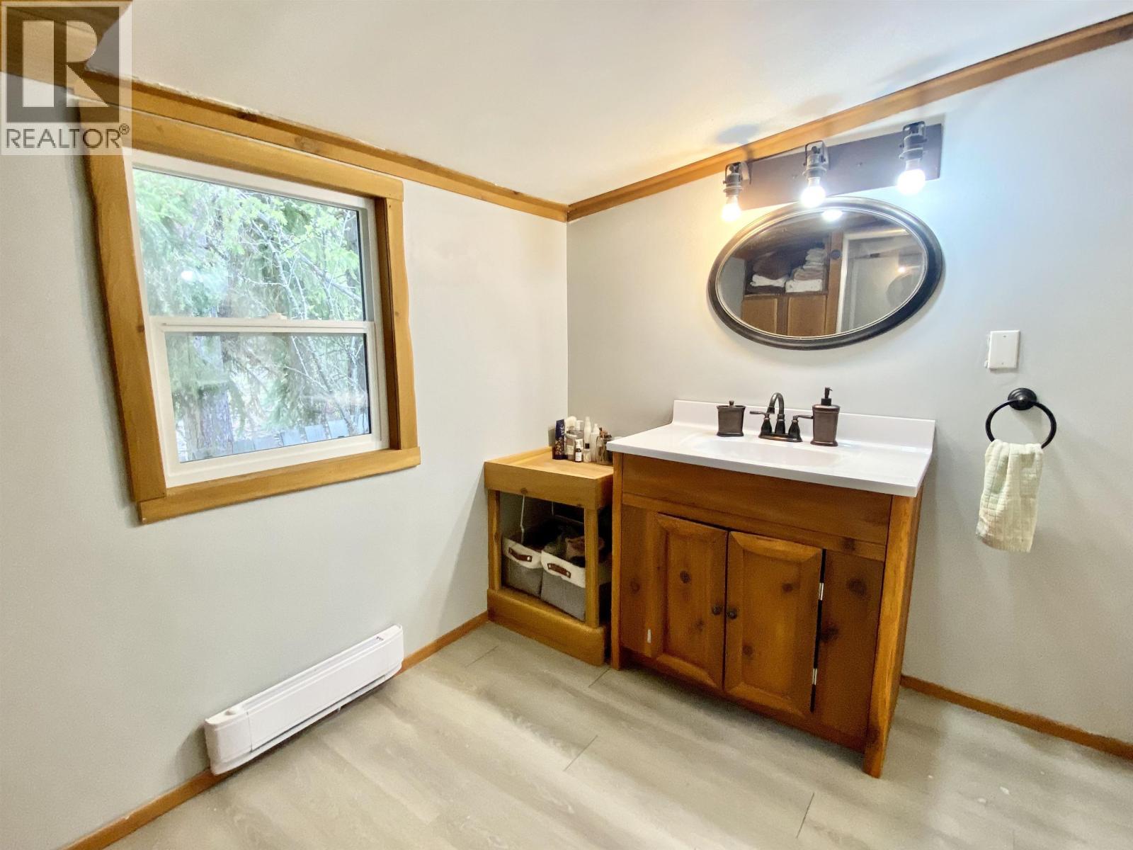 












1010 MAIN STREET

,
Valemount,




British Columbia
V0E2Z0

