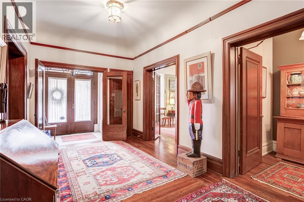 












5 UNDERCLIFFE Avenue

,
Hamilton,




Ontario
L8P3G9

