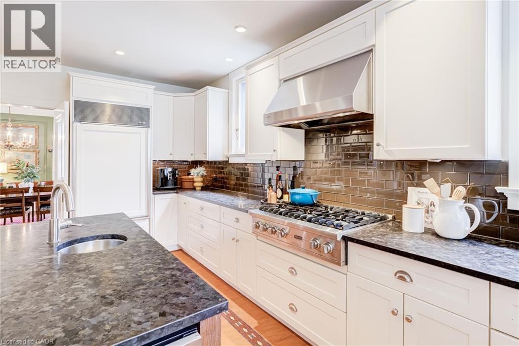












5 UNDERCLIFFE Avenue

,
Hamilton,




Ontario
L8P3G9

