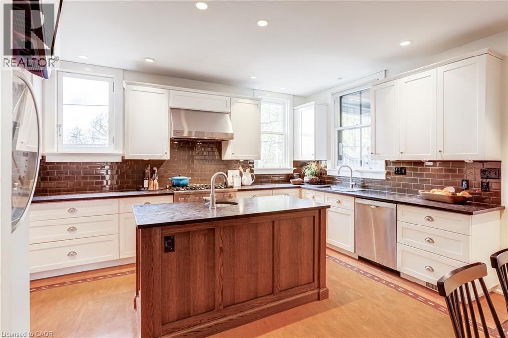 












5 UNDERCLIFFE Avenue

,
Hamilton,




Ontario
L8P3G9

