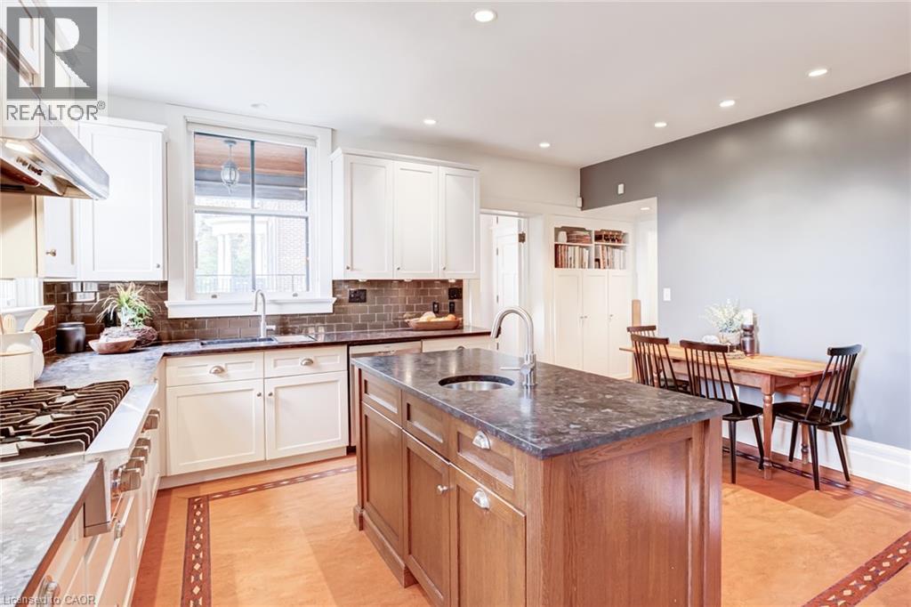 












5 UNDERCLIFFE Avenue

,
Hamilton,




Ontario
L8P3G9

