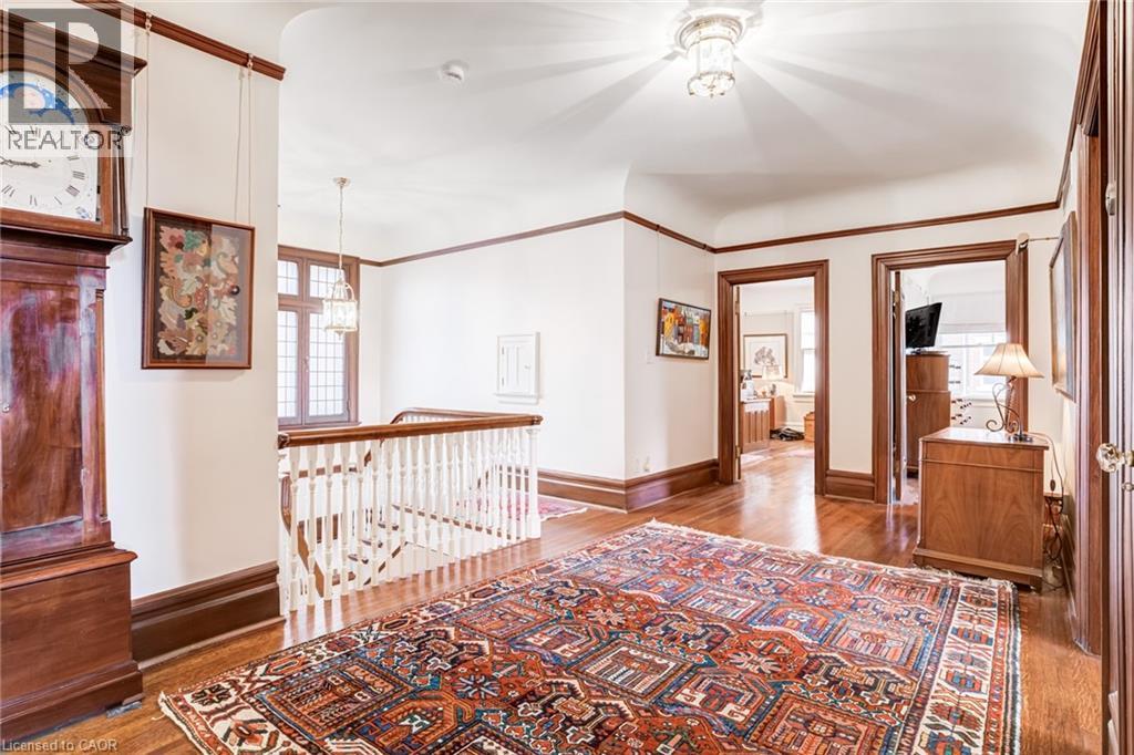 












5 UNDERCLIFFE Avenue

,
Hamilton,




Ontario
L8P3G9

