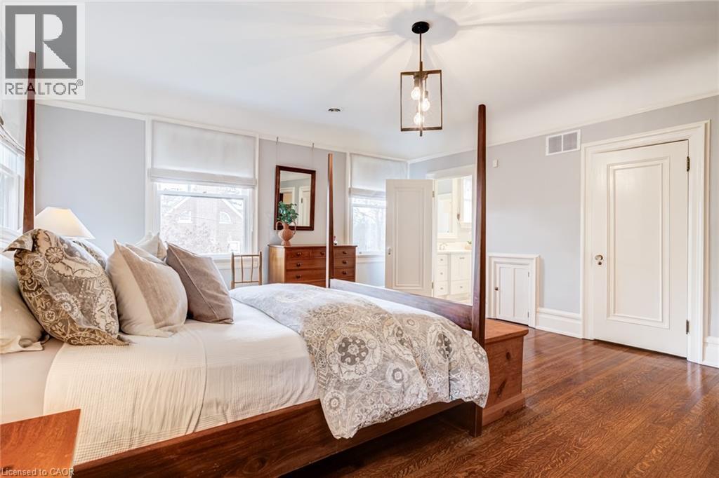 












5 UNDERCLIFFE Avenue

,
Hamilton,




Ontario
L8P3G9

