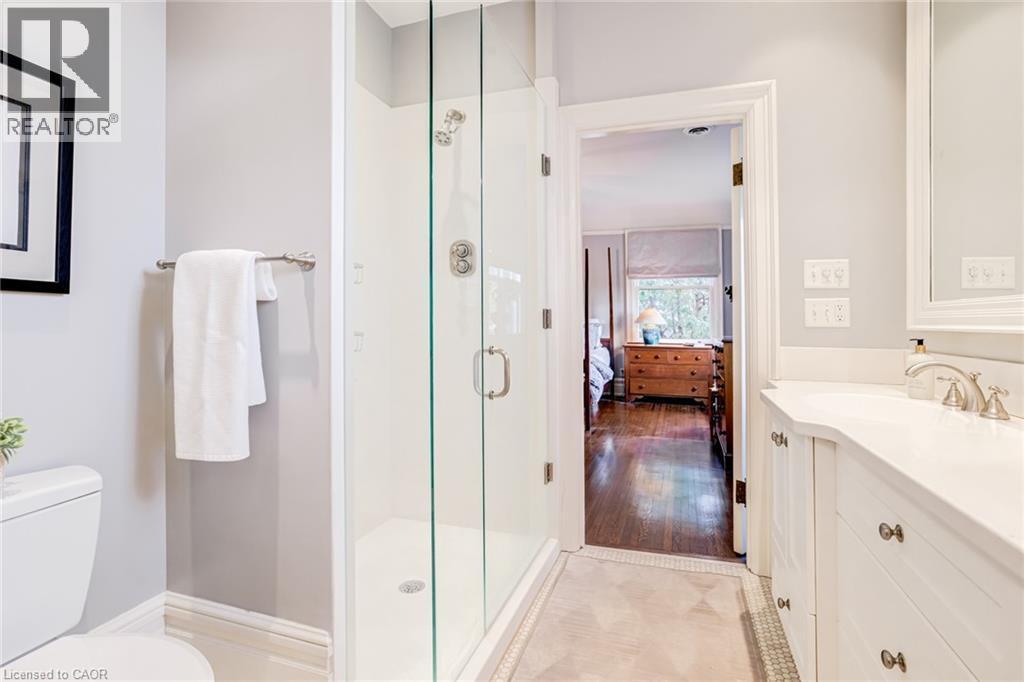












5 UNDERCLIFFE Avenue

,
Hamilton,




Ontario
L8P3G9

