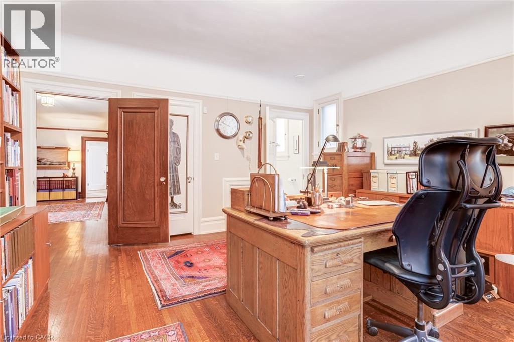 












5 UNDERCLIFFE Avenue

,
Hamilton,




Ontario
L8P3G9

