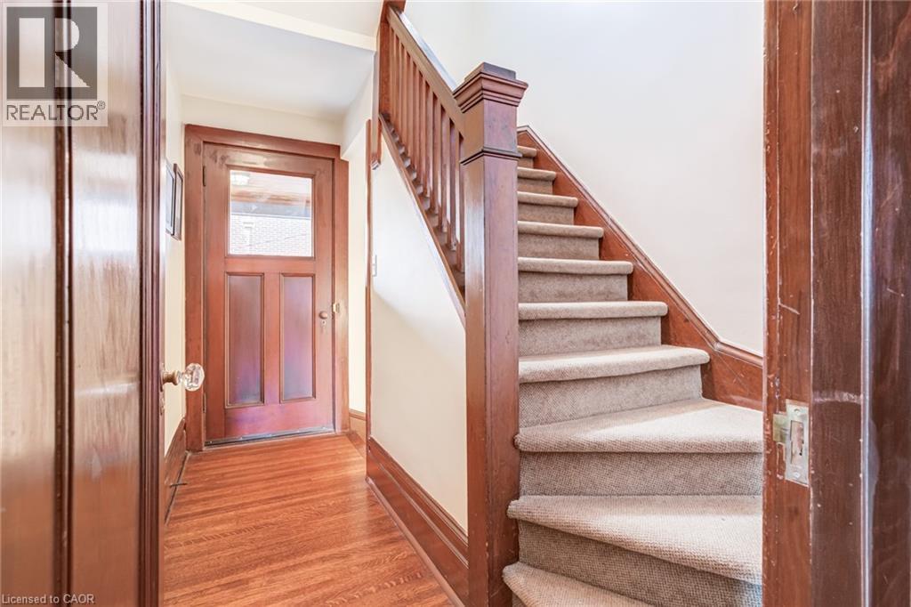 












5 UNDERCLIFFE Avenue

,
Hamilton,




Ontario
L8P3G9

