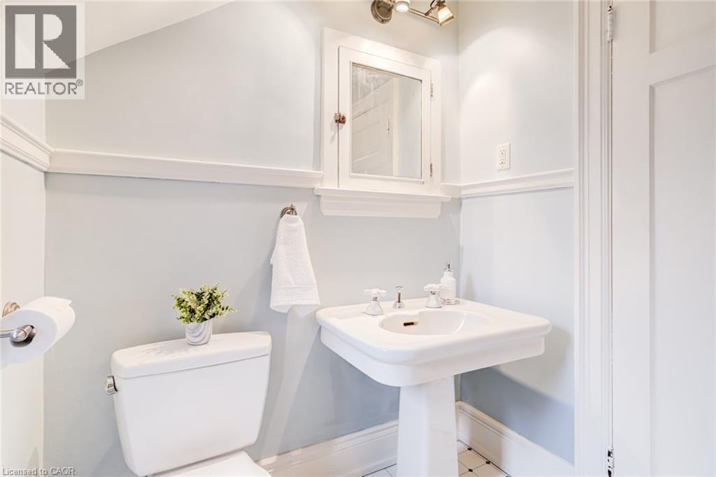 












5 UNDERCLIFFE Avenue

,
Hamilton,




Ontario
L8P3G9

