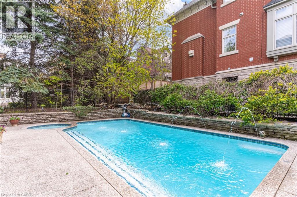 












5 UNDERCLIFFE Avenue

,
Hamilton,




Ontario
L8P3G9

