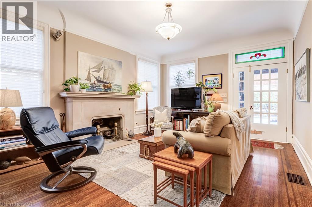 












5 UNDERCLIFFE Avenue

,
Hamilton,




Ontario
L8P3G9

