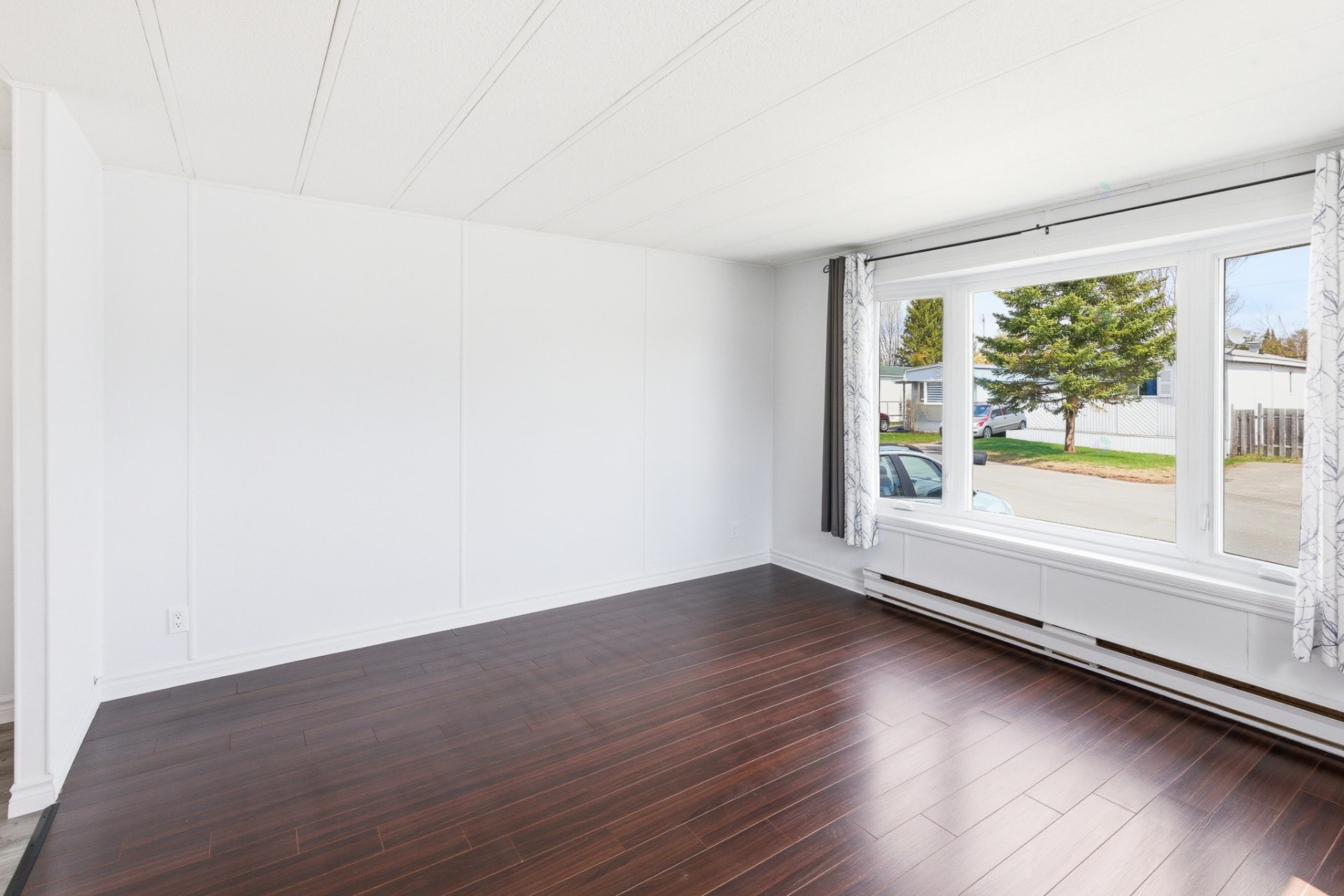 









37


4e Avenue O.

,
Gatineau (Gatineau),




QC
J8T4E4

