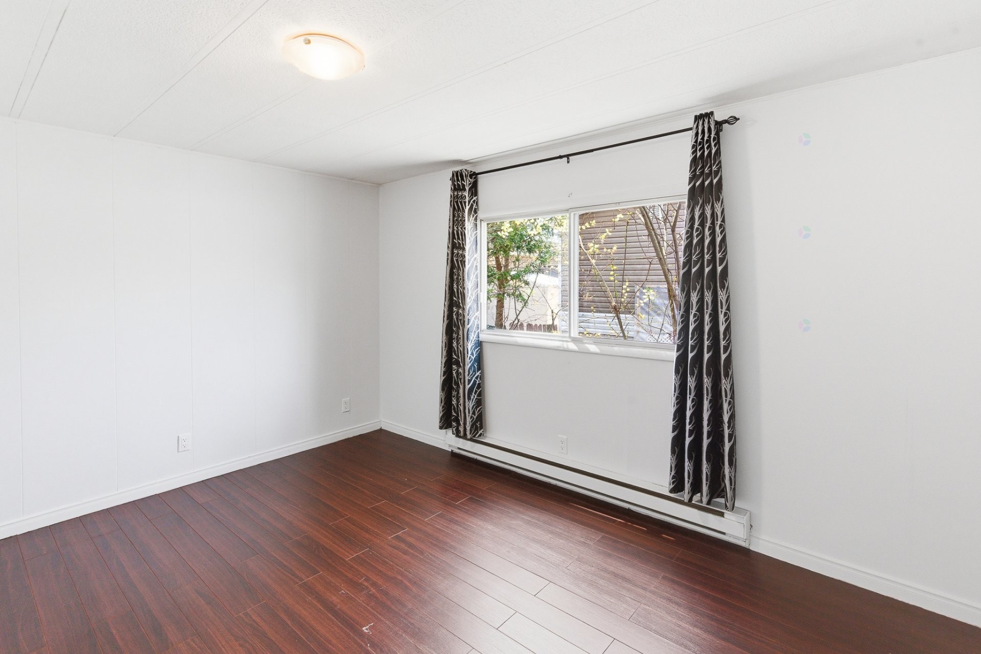 









37


4e Avenue O.

,
Gatineau (Gatineau),




QC
J8T4E4

