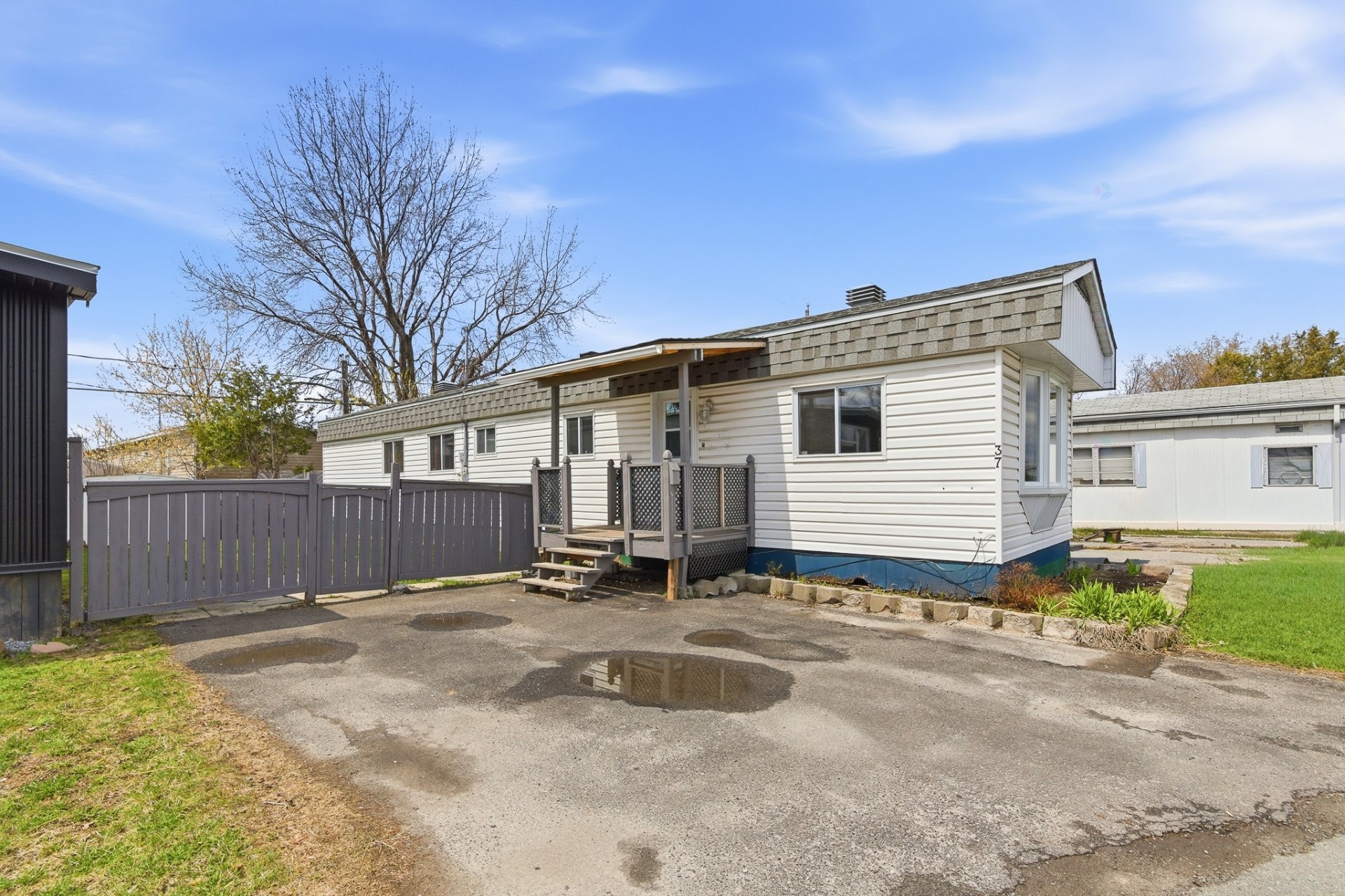 









37


4e Avenue O.

,
Gatineau (Gatineau),




QC
J8T4E4

