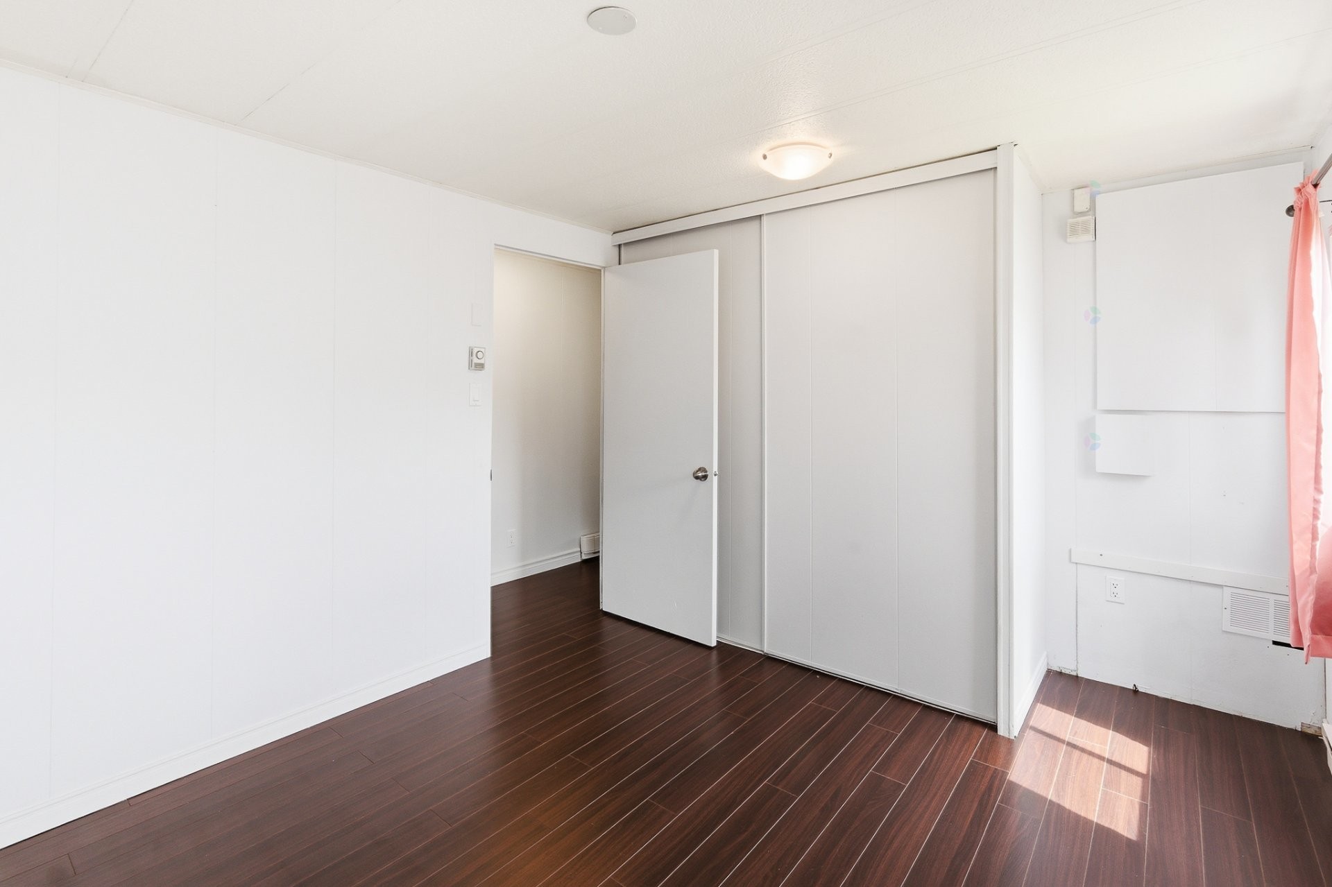 









37


4e Avenue O.

,
Gatineau (Gatineau),




QC
J8T4E4

