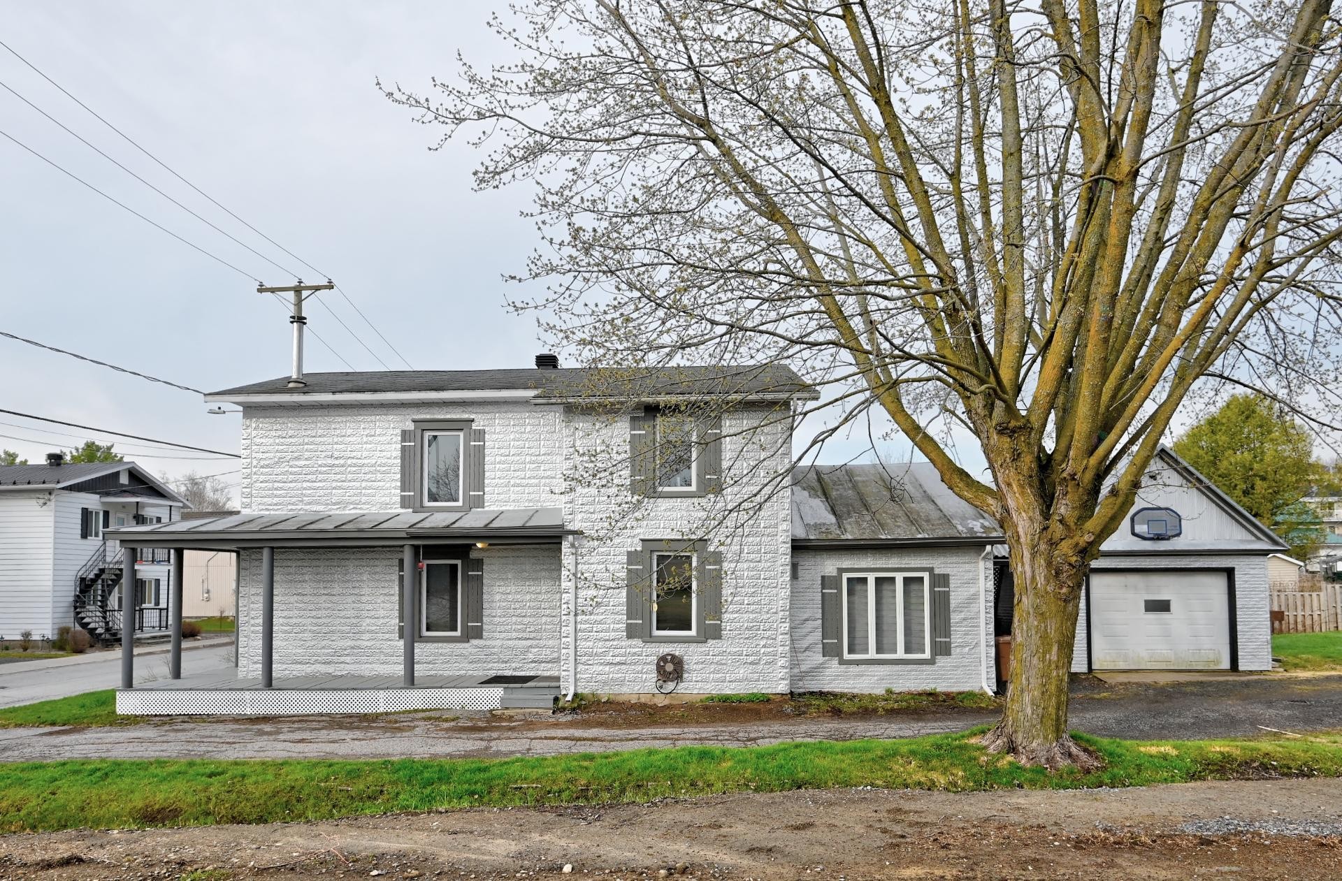 









4460


Rue Crépeau

,
Saint-Félix-de-Valois,




QC
J0K2M0

