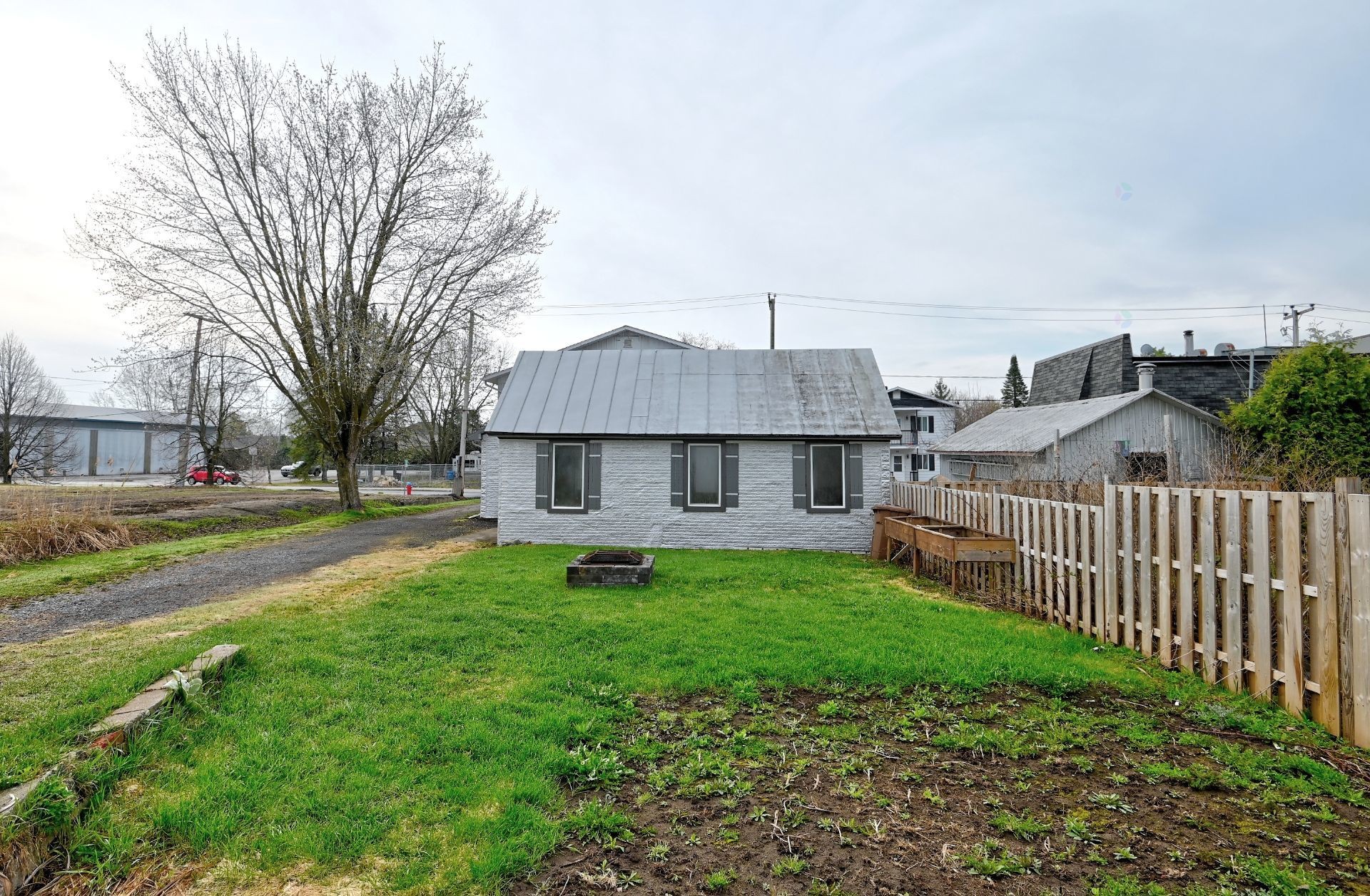 









4460


Rue Crépeau

,
Saint-Félix-de-Valois,




QC
J0K2M0

