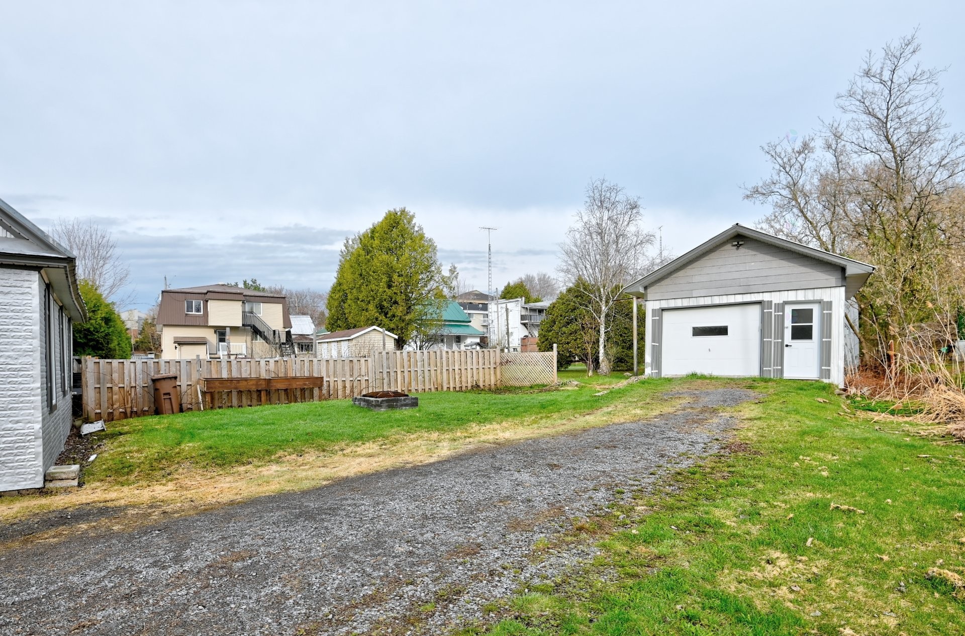









4460


Rue Crépeau

,
Saint-Félix-de-Valois,




QC
J0K2M0

