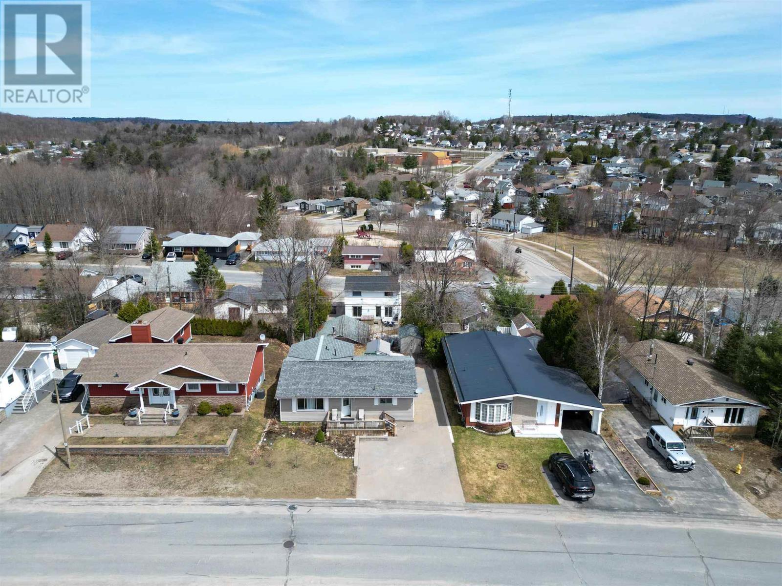 












12 Robertson RD

,
Elliot Lake,




Ontario
P5A1C7

