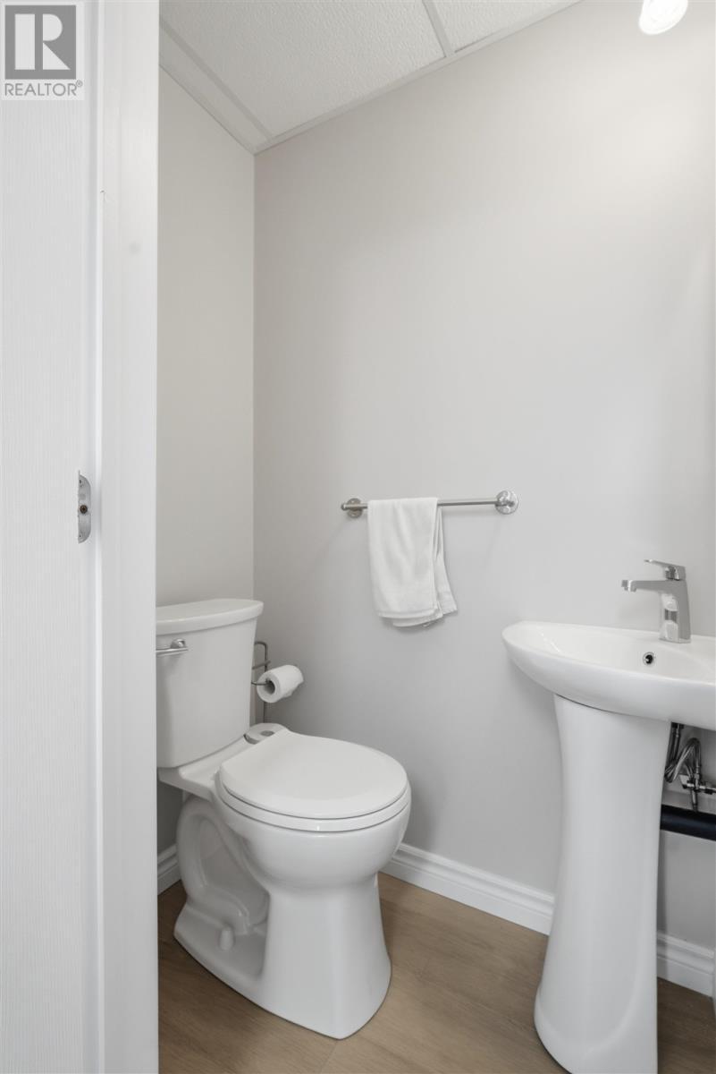 












12 Robertson RD

,
Elliot Lake,




Ontario
P5A1C7

