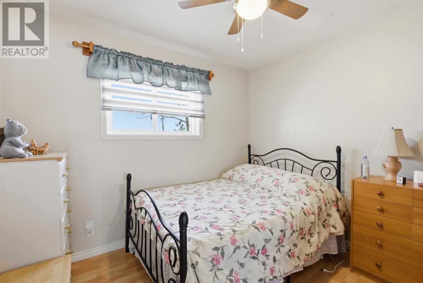 












12 Robertson RD

,
Elliot Lake,




Ontario
P5A1C7

