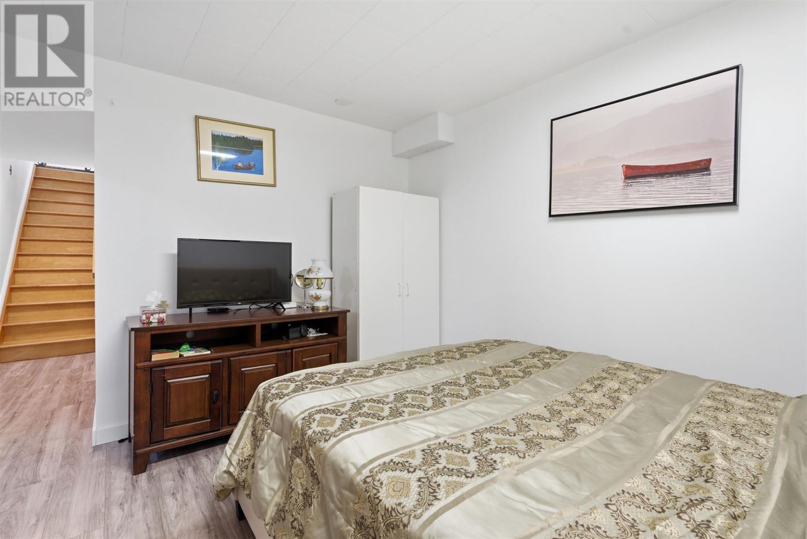 












12 Robertson RD

,
Elliot Lake,




Ontario
P5A1C7

