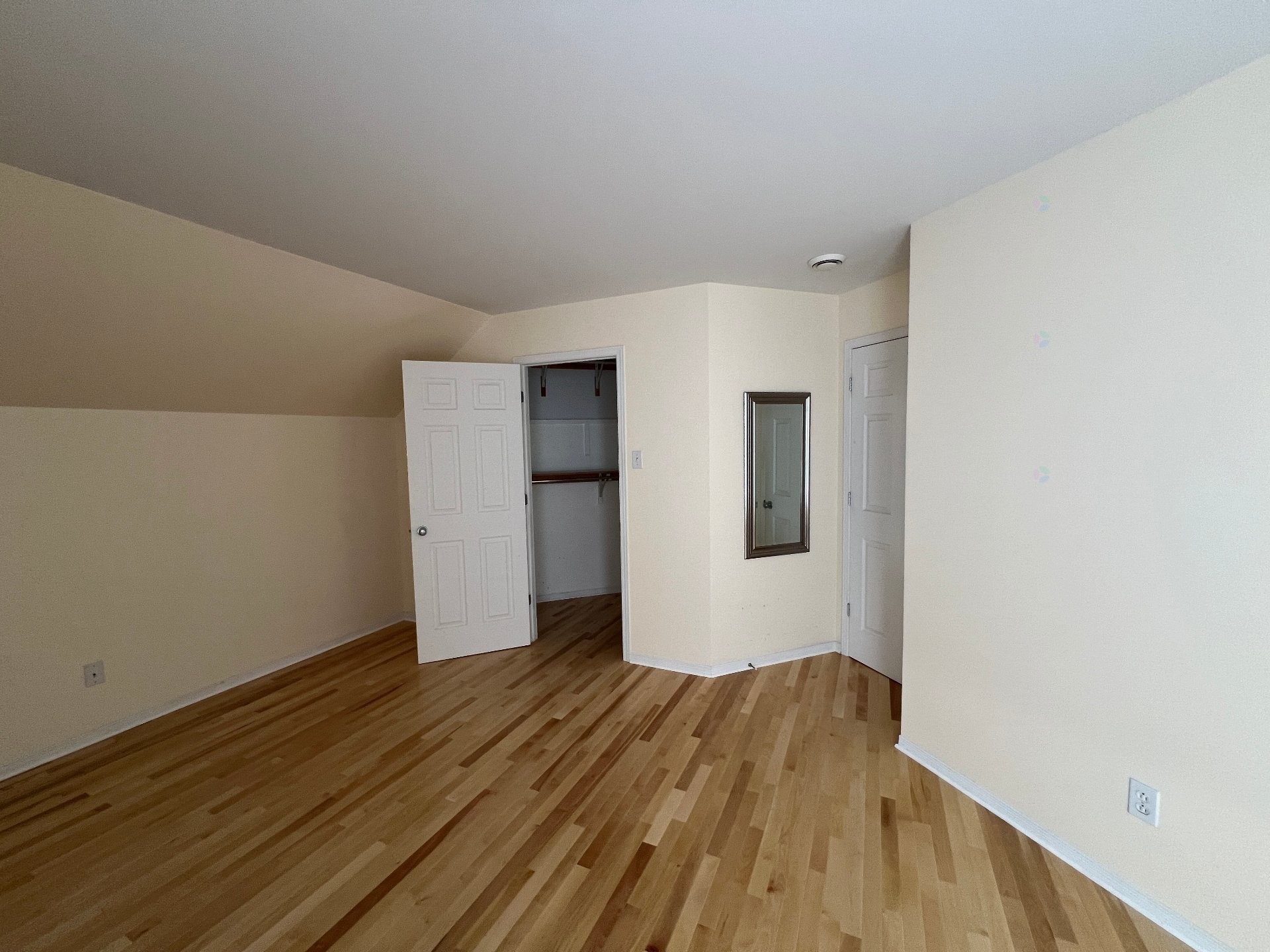 









7655


Rue Lautrec

, 5,
Brossard,




QC
J4Y3H5

