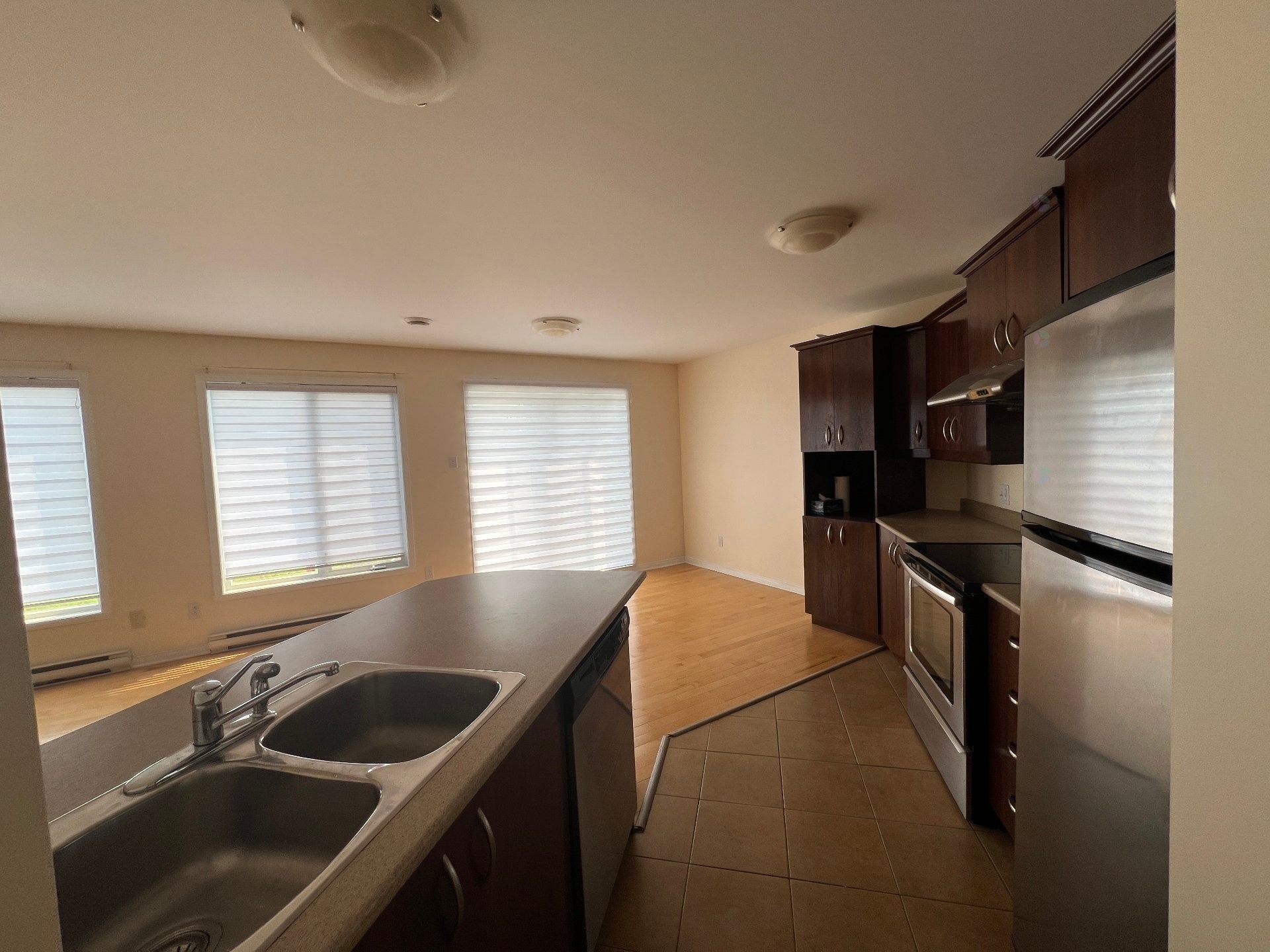 









7655


Rue Lautrec

, 5,
Brossard,




QC
J4Y3H5

