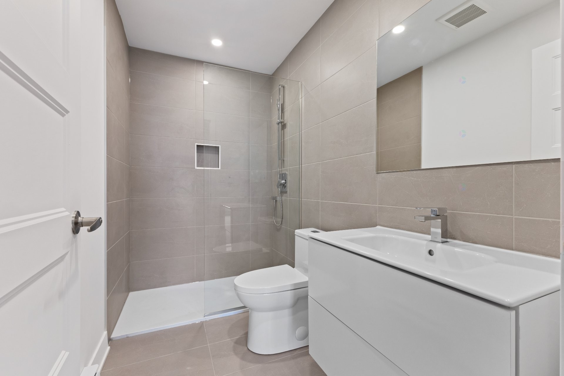 









10130


Rue Lauraine-Vaillancourt

, 205,
Montréal (Ahuntsic-Cartierville),




QC
H3L0B3

