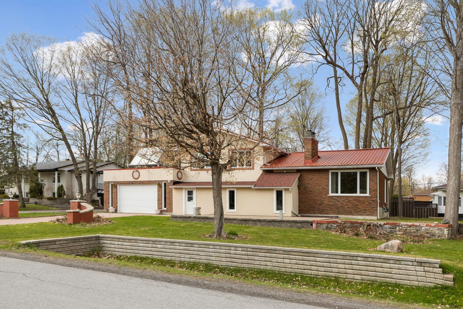 









28


Rue de Port-Royal

,
Gatineau (Aylmer),




QC
J9J1C8

