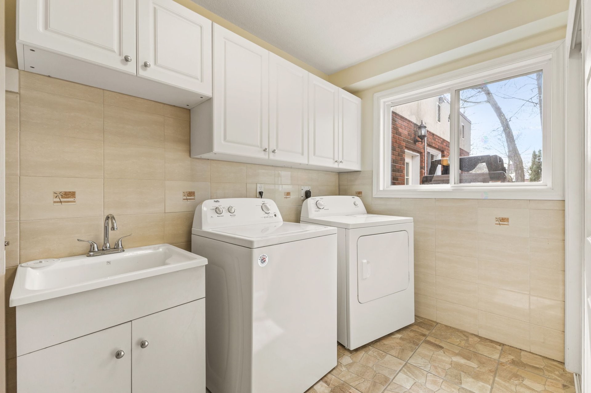 









28


Rue de Port-Royal

,
Gatineau (Aylmer),




QC
J9J1C8

