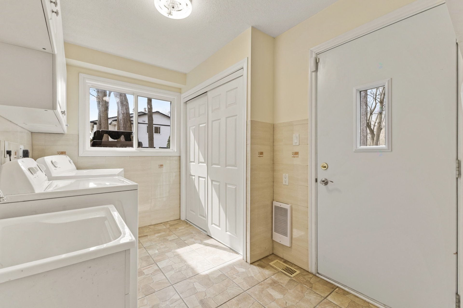 









28


Rue de Port-Royal

,
Gatineau (Aylmer),




QC
J9J1C8

