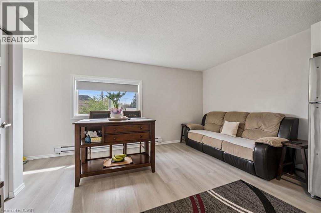 












16 HAMPTON Street

,
Elmira,




Ontario
N3B1X9

