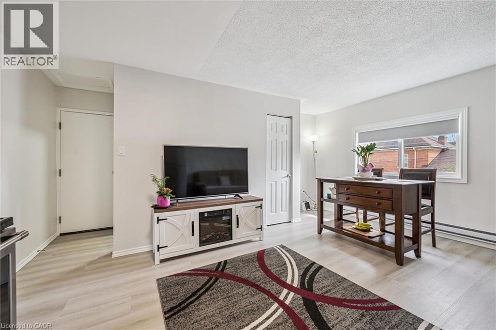 












16 HAMPTON Street

,
Elmira,




Ontario
N3B1X9

