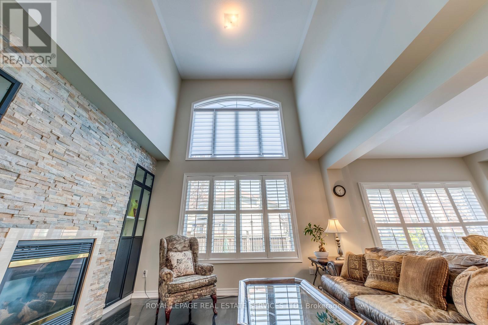 












431 BURLOAK DRIVE

,
Oakville,




Ontario
L6L6W8

