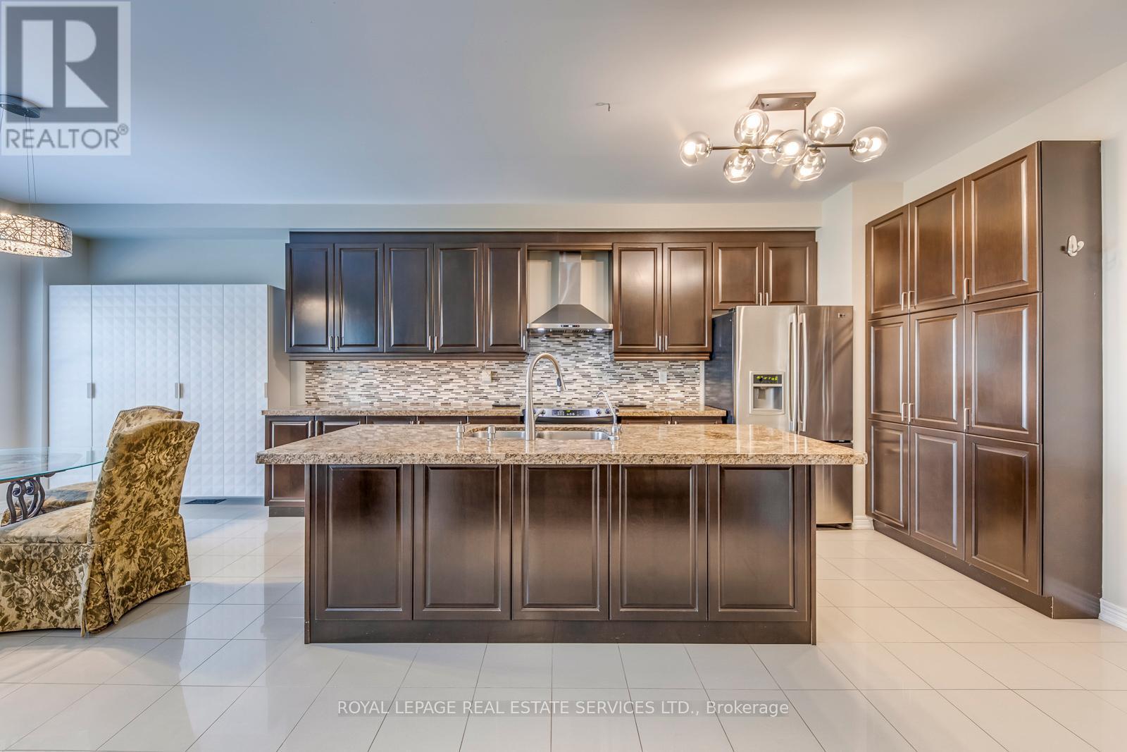 












431 BURLOAK DRIVE

,
Oakville,




Ontario
L6L6W8

