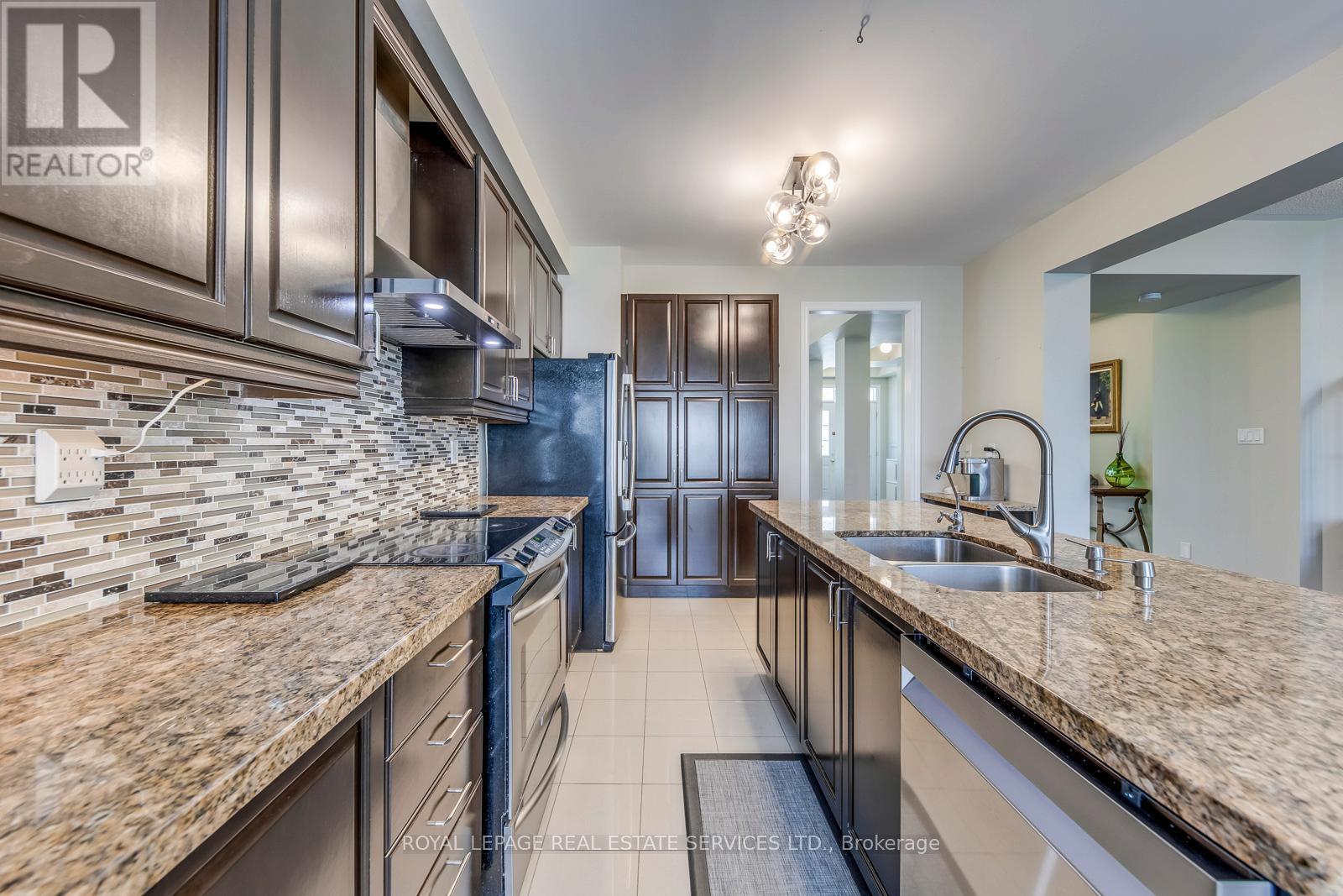 












431 BURLOAK DRIVE

,
Oakville,




Ontario
L6L6W8

