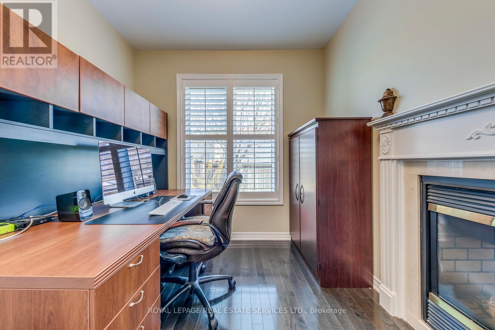 












431 BURLOAK DRIVE

,
Oakville,




Ontario
L6L6W8

