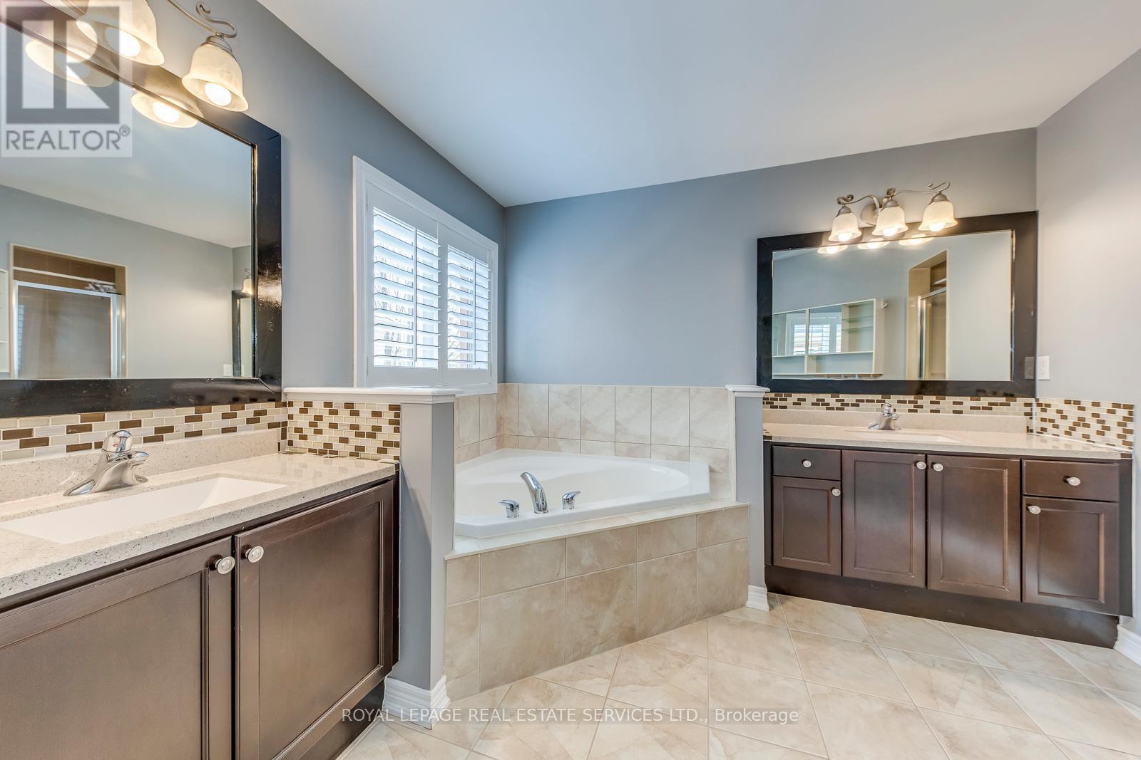 












431 BURLOAK DRIVE

,
Oakville,




Ontario
L6L6W8

