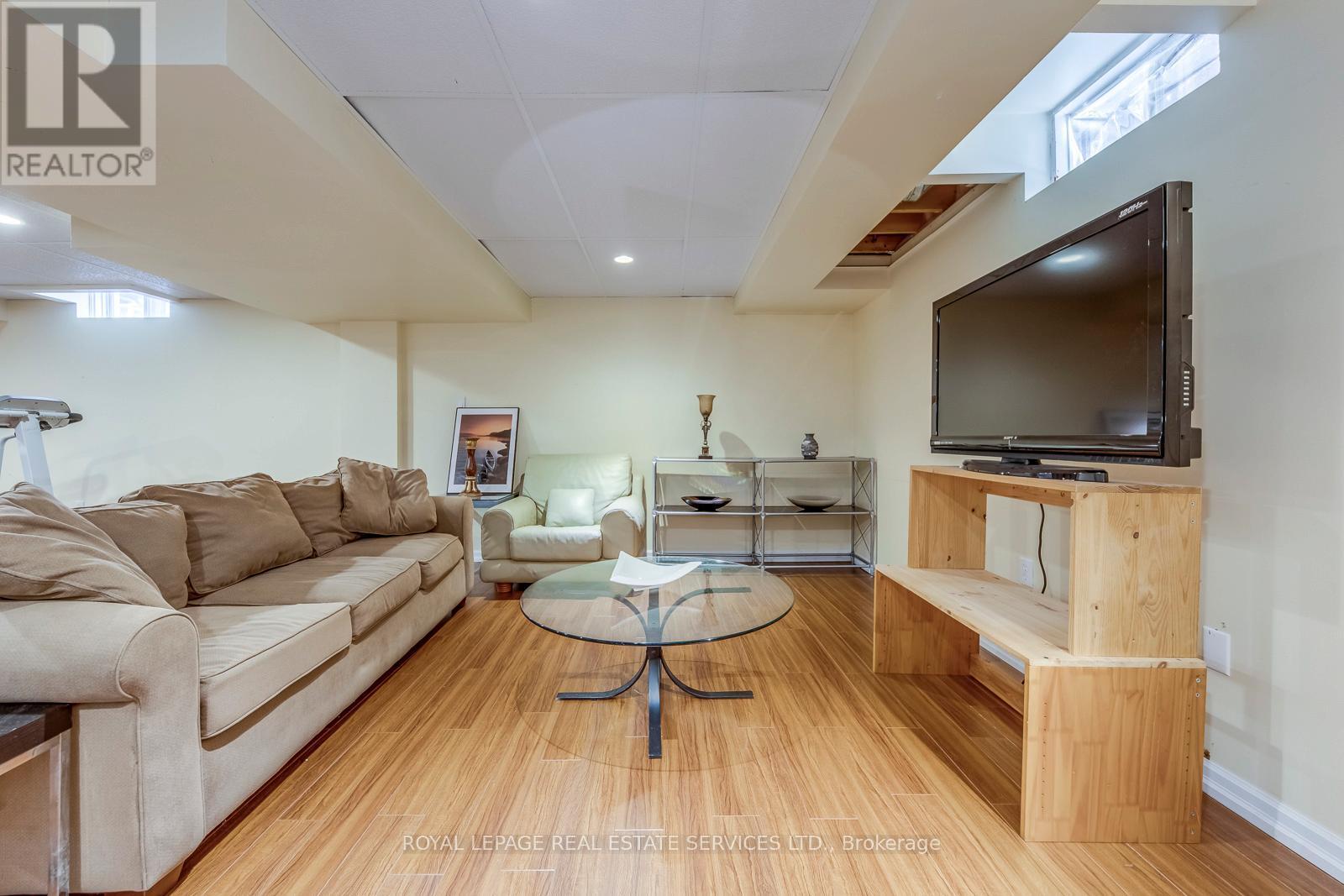 












431 BURLOAK DRIVE

,
Oakville,




Ontario
L6L6W8

