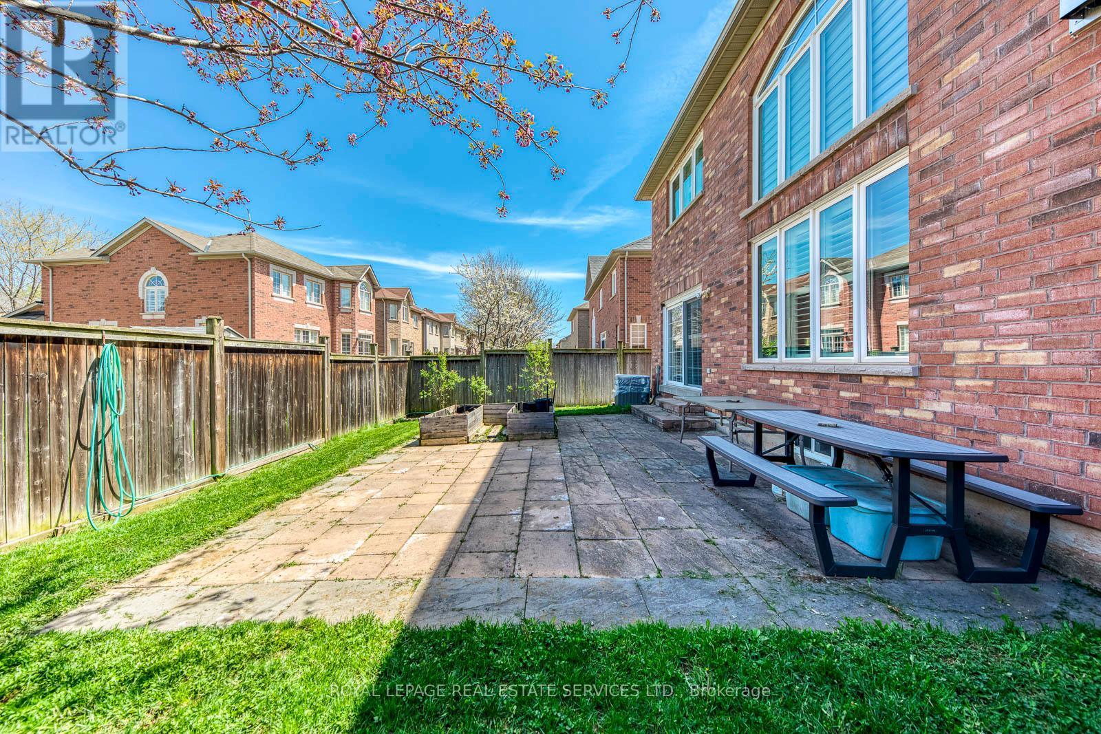 












431 BURLOAK DRIVE

,
Oakville,




Ontario
L6L6W8

