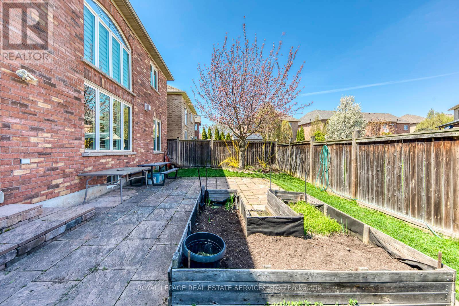












431 BURLOAK DRIVE

,
Oakville,




Ontario
L6L6W8

