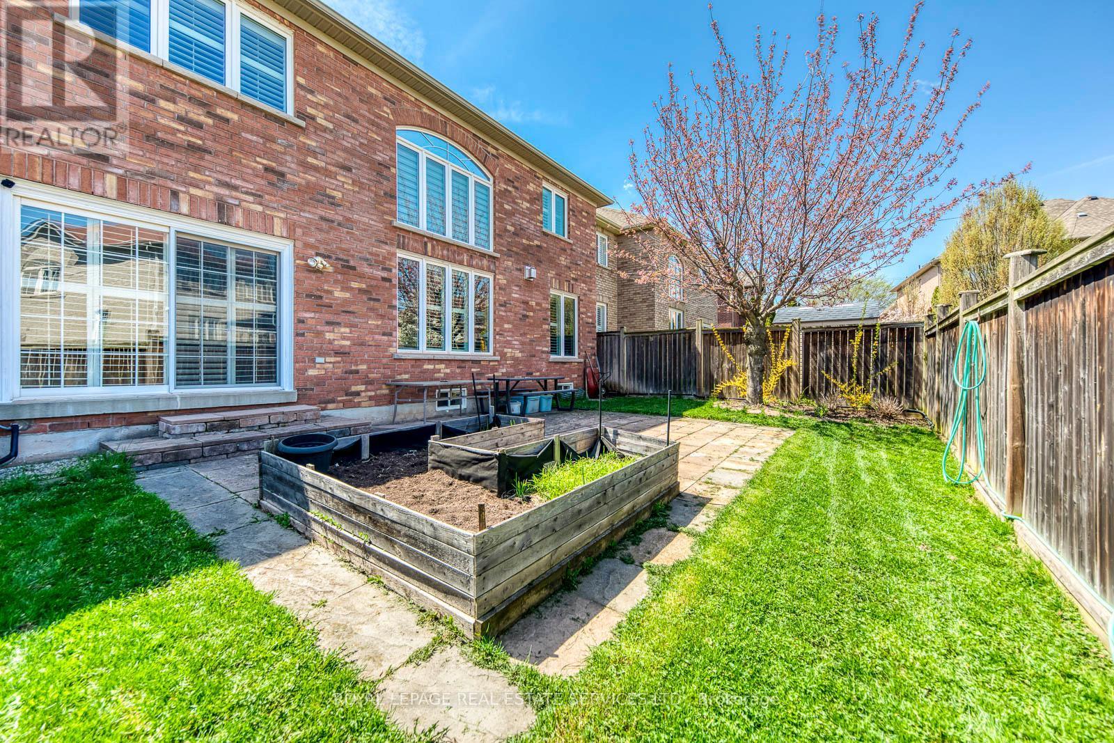 












431 BURLOAK DRIVE

,
Oakville,




Ontario
L6L6W8

