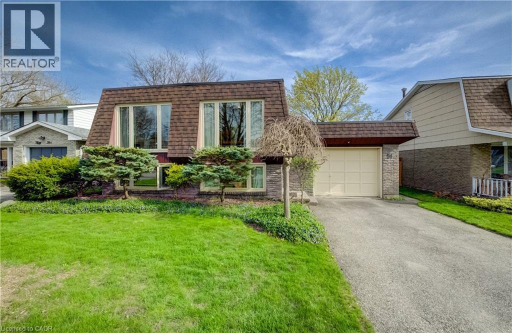 












51 UNDERHILL Crescent

,
Kitchener,




Ontario
N2A2S7

